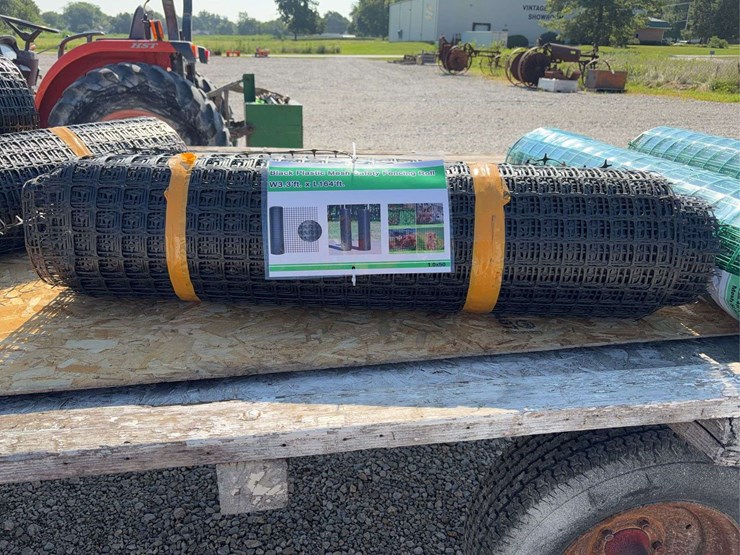 black-plastic-mesh-safety-fencing-roll-3.3ft-x-164ft-image-1