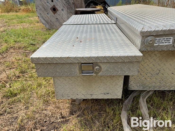 adrian-steel-aluminum-diamond-tread-toolboxes-image-10