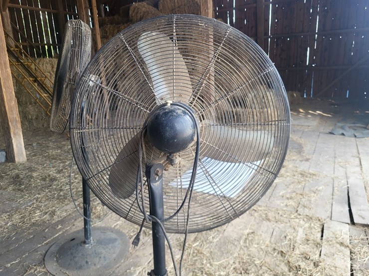 (2)-32"-livestock-fans-w/stands-and-electric-motor-image-8