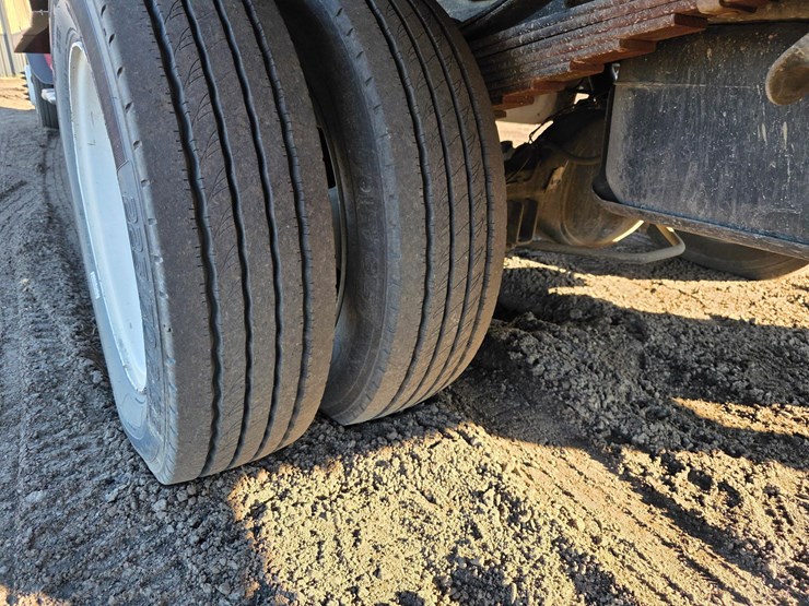 2017-ram-5500-bucket-truck-image-15