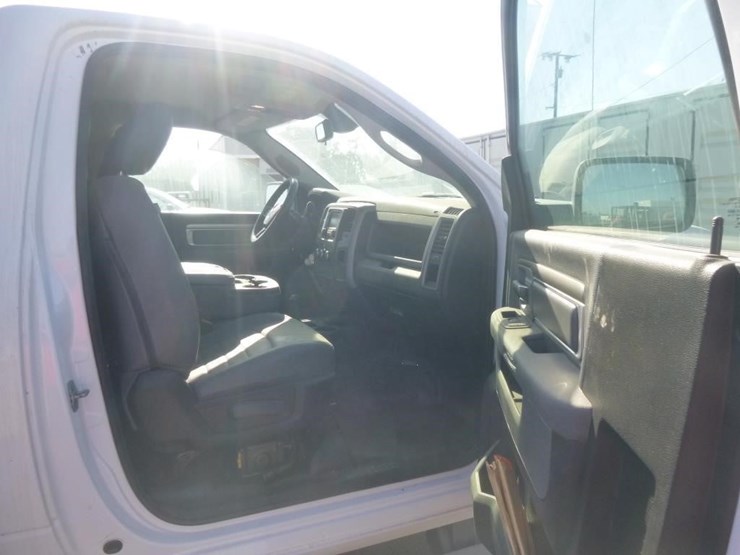 2016-dodge-3500-image-17