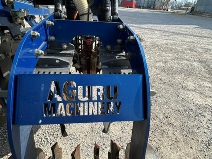 aguru-12-row-strip-till-bar6430-vertical-fold-toolbar-400-series-rowcrop-chassis-9t-montag-tank-image-7