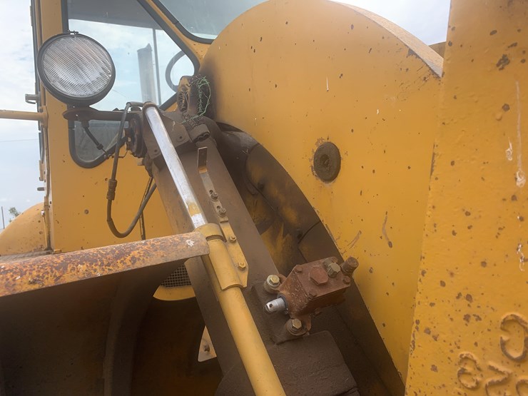 1973-caterpillar-950-image-13