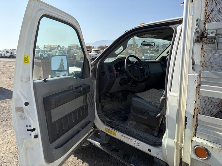 2011-ford-f550-image-19