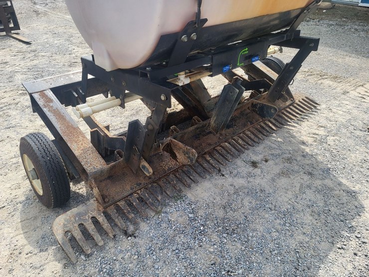 tr3-rake-arena-drag-w/poly-tank-image-24