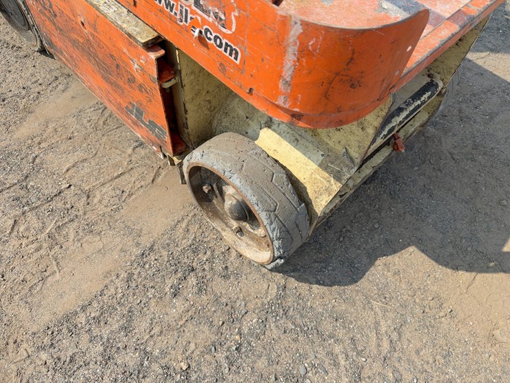 jlg-1230es-image-7