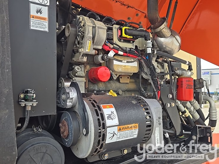 2016-jlg-800aj-image-43