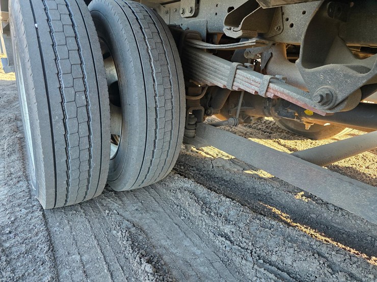 2017-ram-5500-bucket-truck-image-20