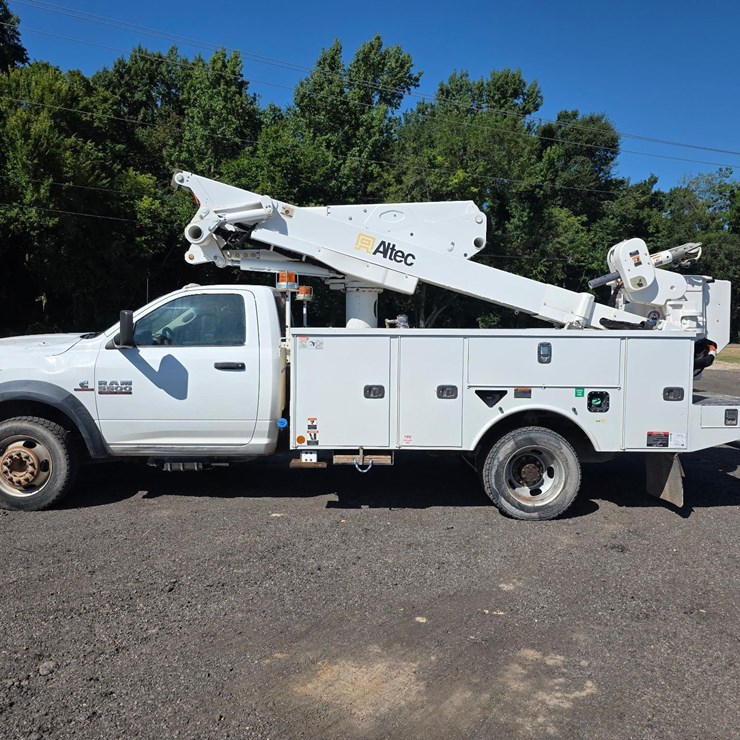 Dodge 5500 Bucket Truck.