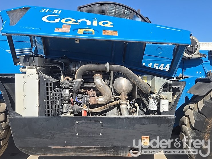 2019-genie-gth1544-image-37