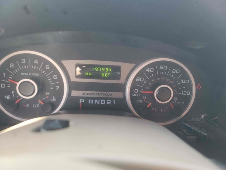 2005-ford-expedition-image-16