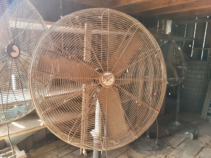 (3)-32"-livestock-fans-w/stands-and-electric-motor-image-9