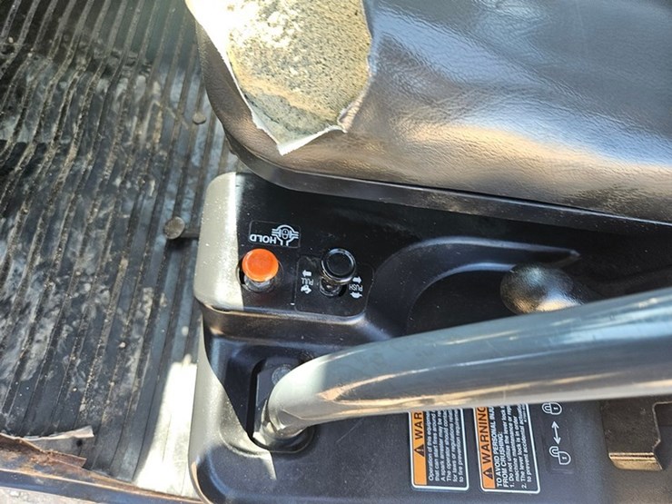 2015-kubota-rtv-x1100c-image-28