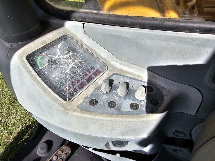 deere-200-lc-image-16