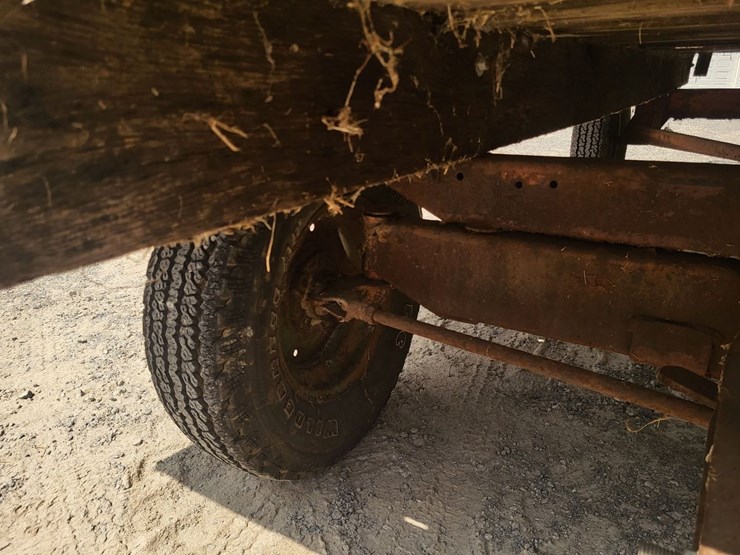 hay-wagon-w/running-gear-image-10
