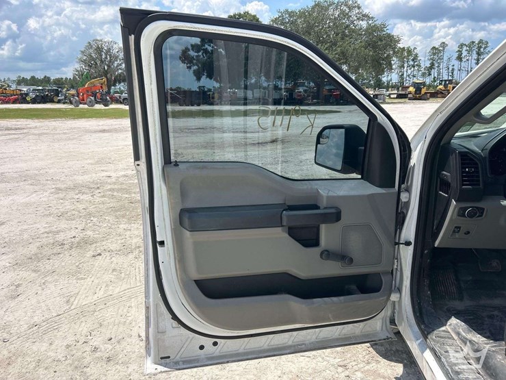 2017-ford-f150-image-11