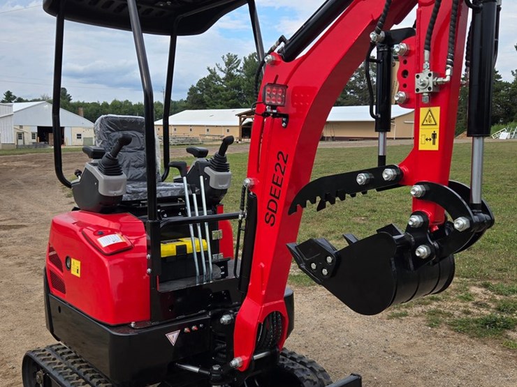 #2015-•-sdee22-diesel-mini-excavator-image-5