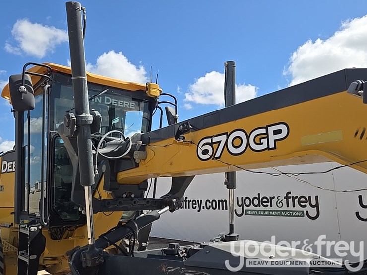 2012-deere-670gp-image-25