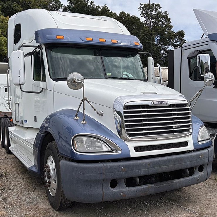 2011 FREIGHTLINER CL120 Columbia