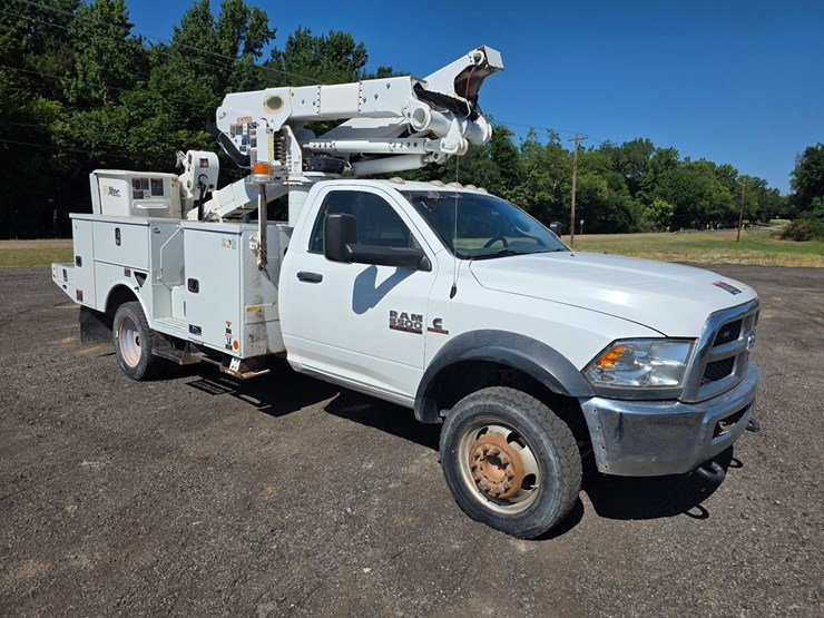 dodge-5500-bucket-truck.-image-5