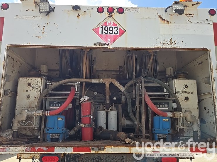 2000-peterbilt-357-image-34