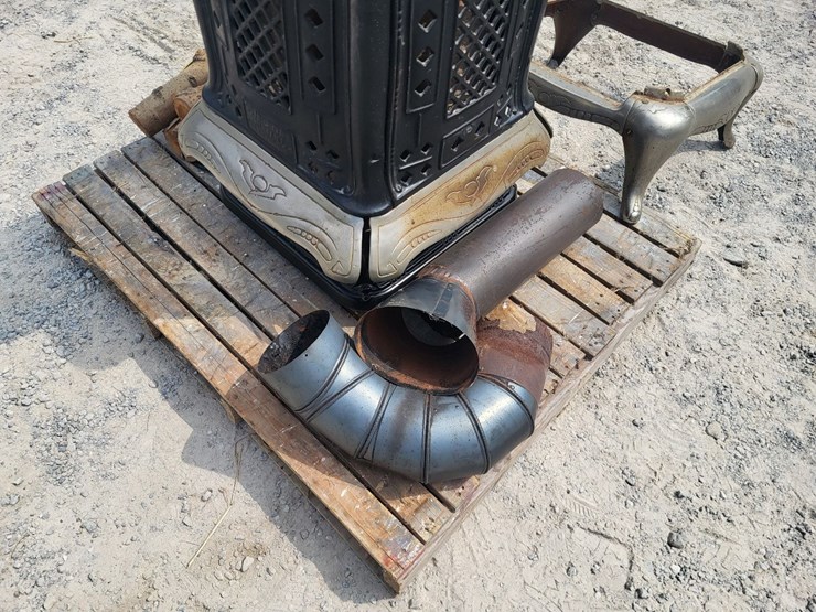 brilliant-the-wemble-co.--no-16-176-cast-wood-burning-stove-image-9