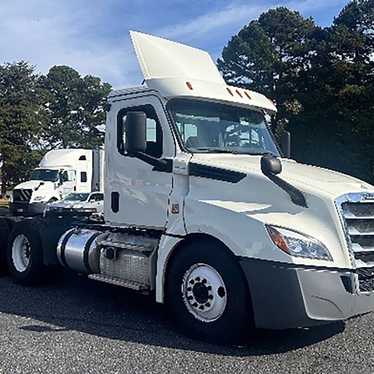 2019 FREIGHTLINER CASCADIA 126