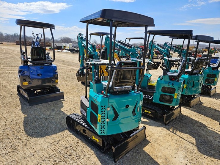 #216-•-2026-agt-mh12rx-mini-excavator-image-3