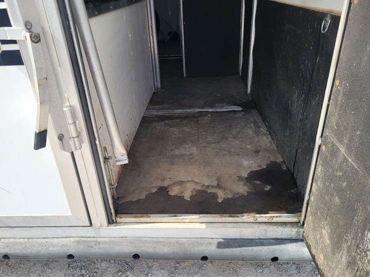 hart-tandem-axle-2-horse-bumper-trailer-w/tack-room-image-32