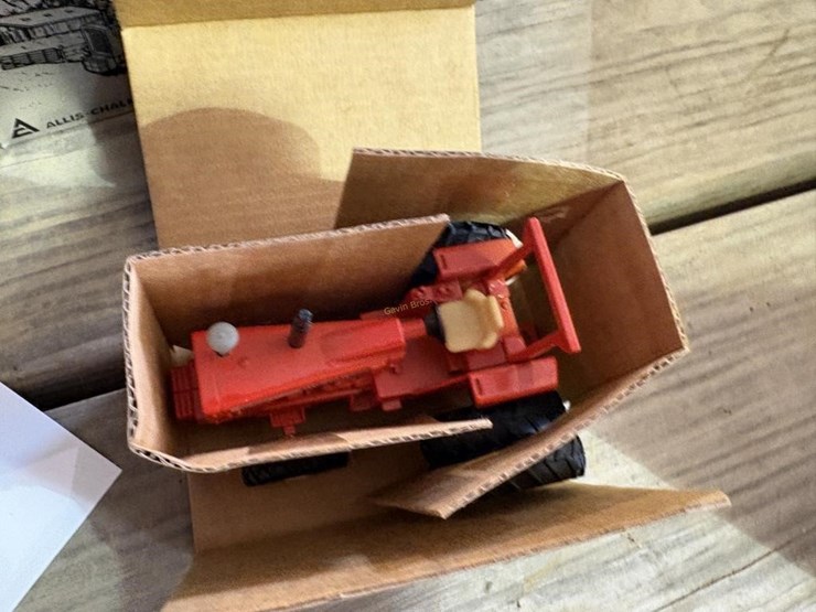 allis-chalmers-model-two-twenty-tractor-set-image-5