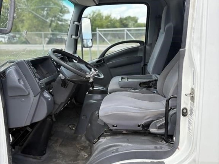 l3---2018-chevrolet-4500-box-truck-image-11