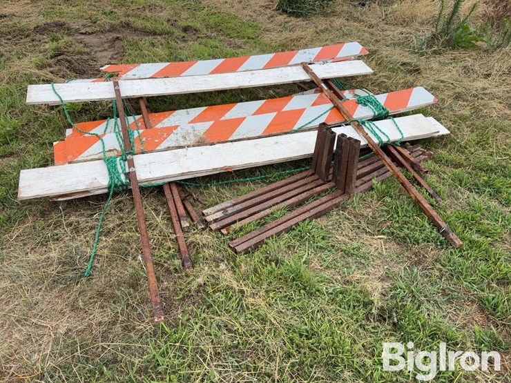 homemade-8’-construction-barricade-image-13