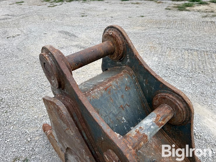 tag-24"-excavator-bucket-image-9