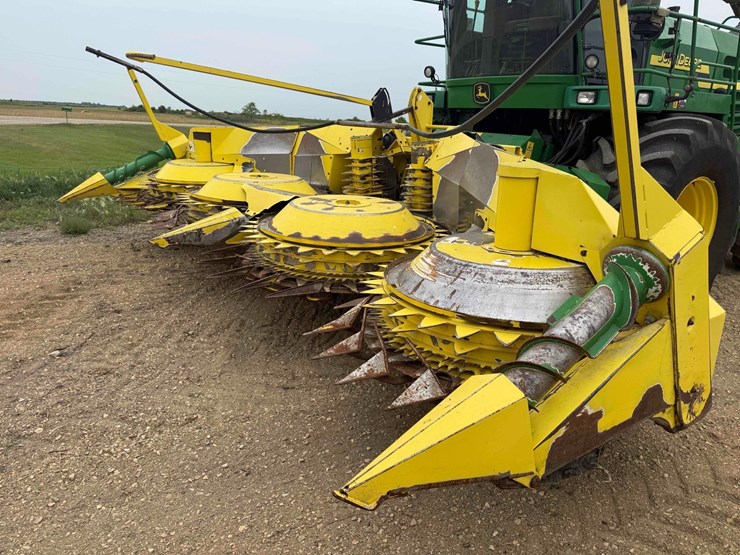 2005-john-deere-7400-image-10
