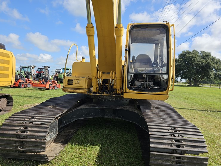 deere-200-lc-image-11