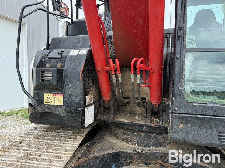 2019-link-belt-245x4lc-excavator-image-12