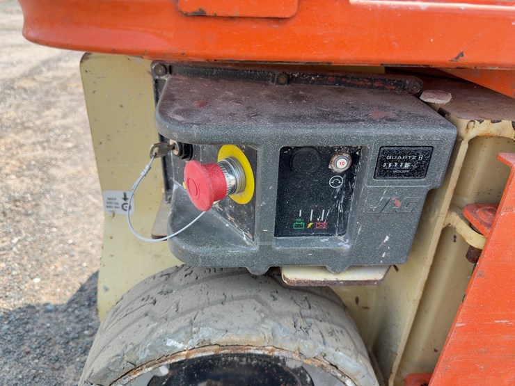 2013-jlg-1230es-image-12