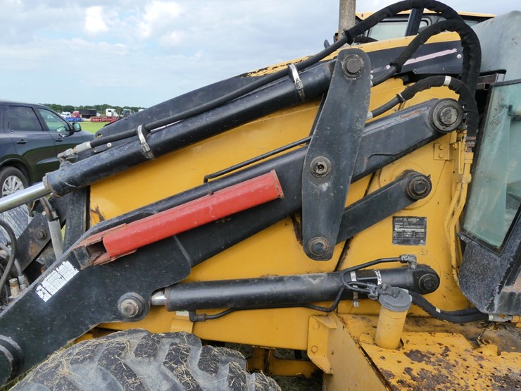 caterpillar-420d-image-12
