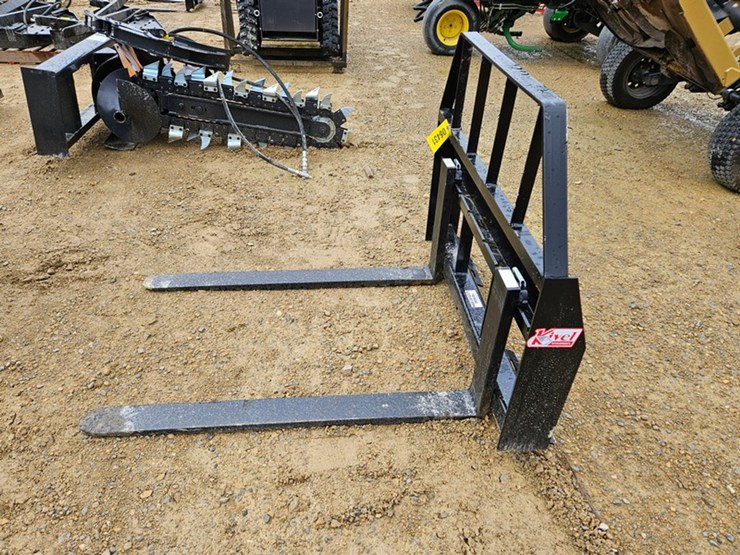 #223-•-kivel-48"-3500-lb-pallet-fork-image-2