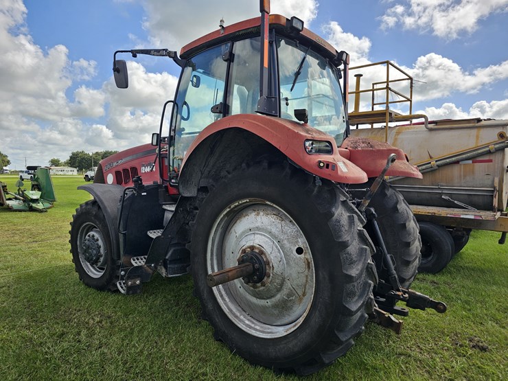 case-ih-220-image-4