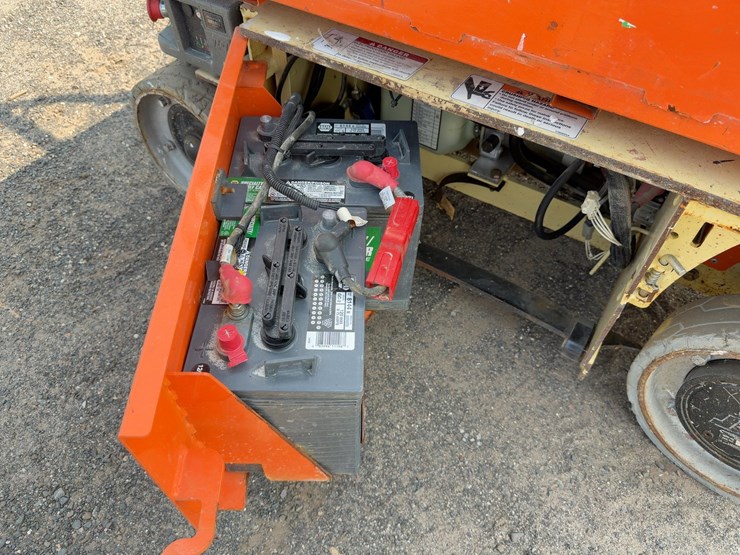 2013-jlg-1230es-image-10