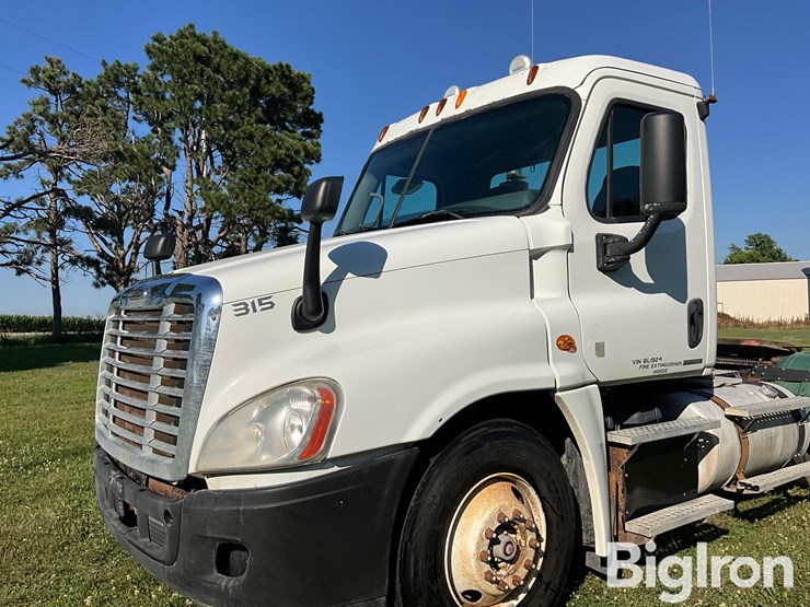 2012-freightliner-cascadia-125-image-9