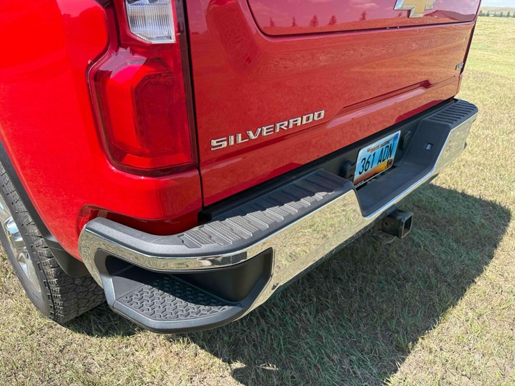 2022-chevrolet-3500-image-14
