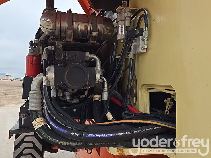 2016-jlg-800aj-image-40