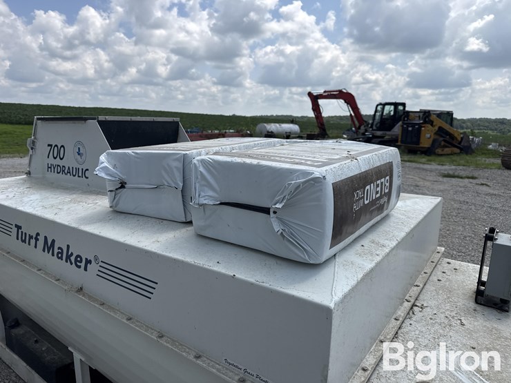 turf-maker-700-hydro-seeder-image-9