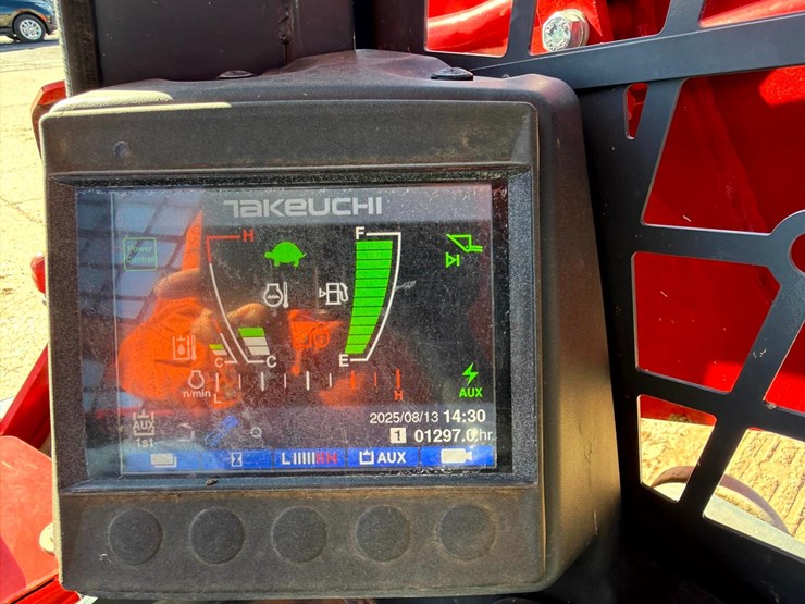 2021-takeuchi-tl10v2-image-12