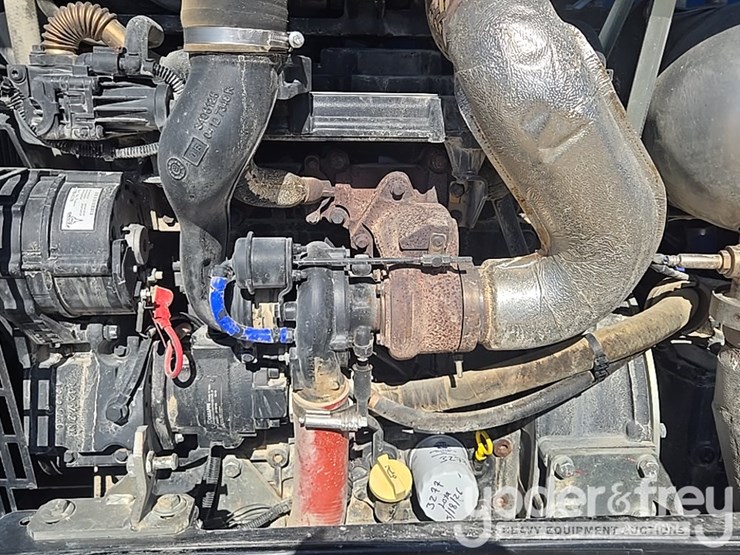 2019-genie-gth1544-image-40