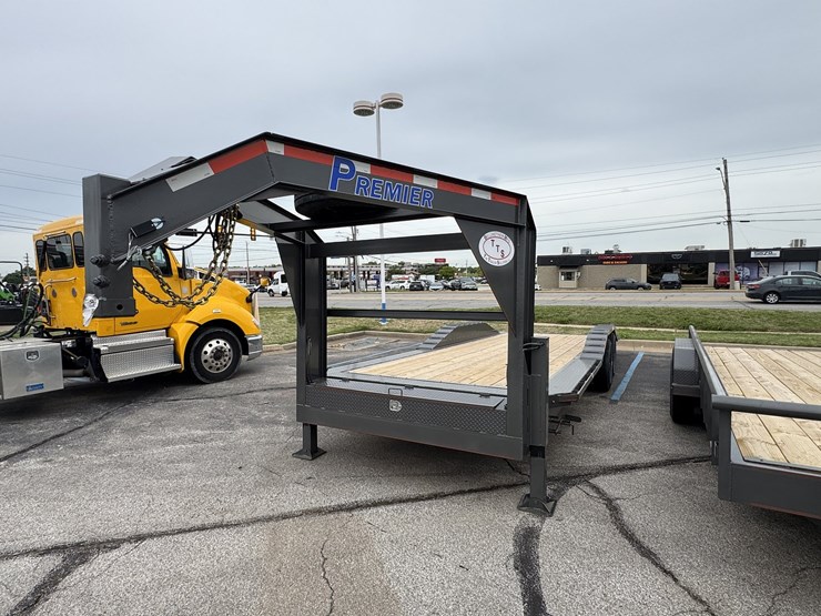 2026-bellwether-premier-8.5'x24'-hyd-tilt-gooseneck-trailer-image-2