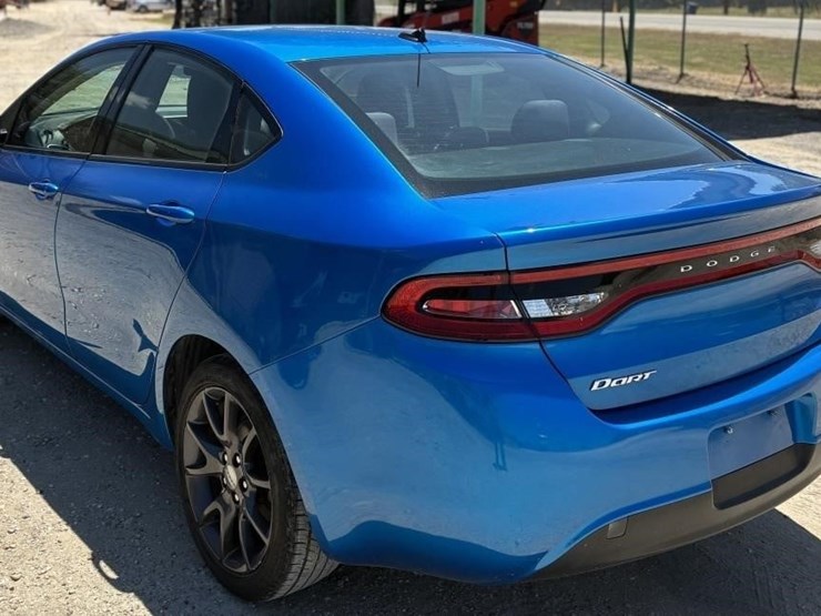 l1--2016-dodge-dart-image-2