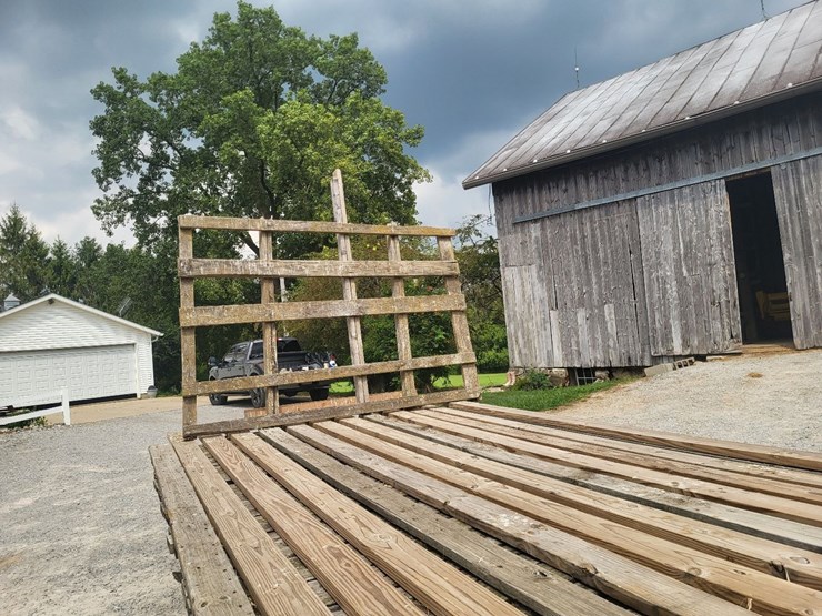 hay-wagon-w/running-gear-image-35